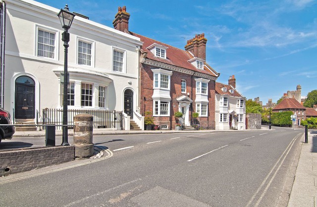 3 bedroom accommodation in Arundel