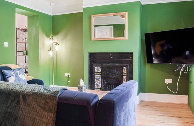 3 bedroom accommodation in Bolton