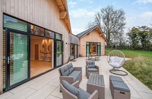 3 bedroom accommodation in Exeter