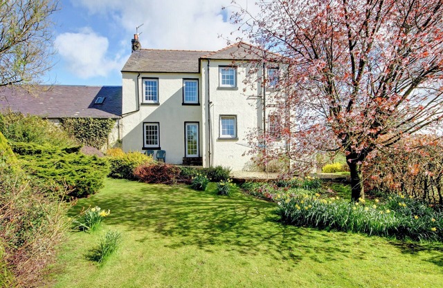 3 bedroom accommodation in Girvan