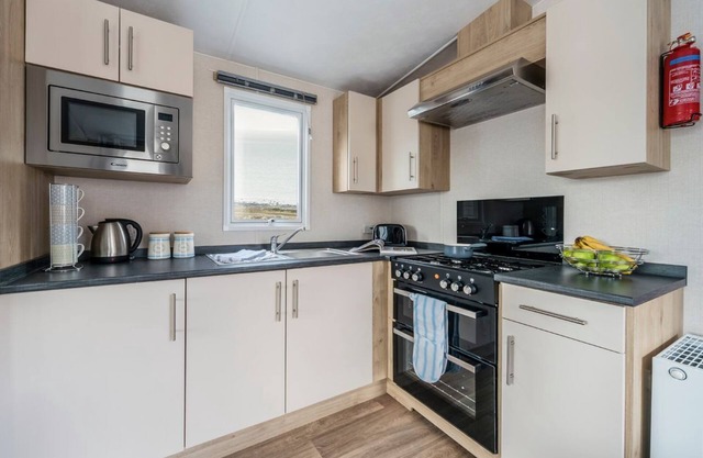 3 bedroom accommodation in Hamble