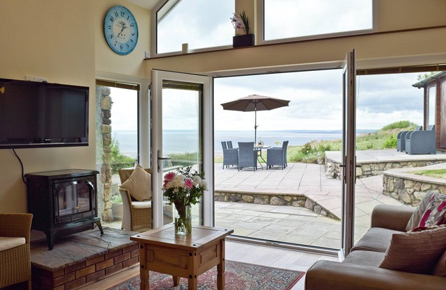 3 bedroom accommodation in Llangennith, near Swansea