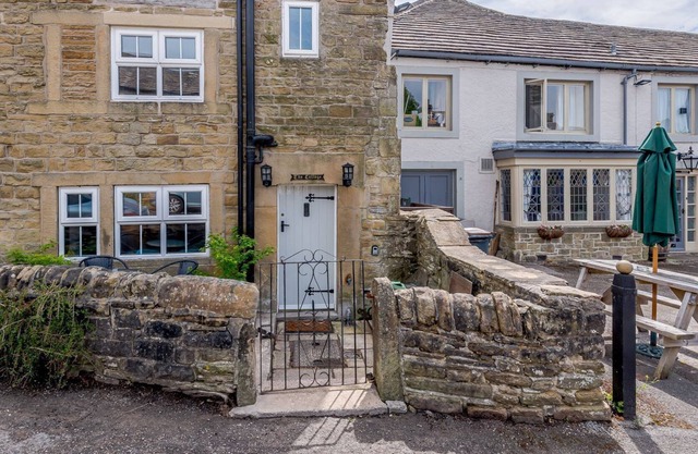 3 bedroom accommodation in Eyam