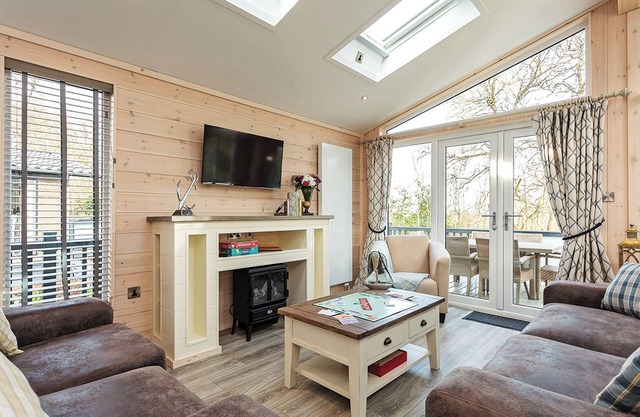 3 bedroom accommodation in Wootton Bridge, Nr Cowes