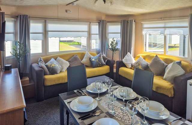 3 bedroom accommodation in Rhyl, near Towyn