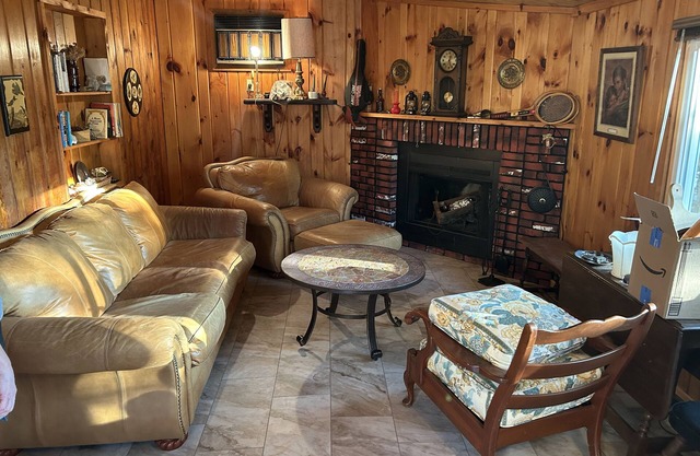 3 Bedroom Adirondack Cabin 400m From Lake, 10 min to Lake George, 20 to Saratoga