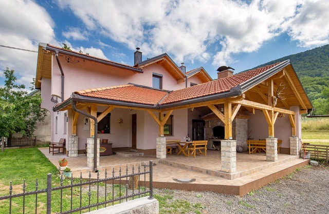 3 bedroom amazing home in Vrzici