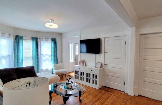 3-bedroom apartment Buffalo/Niagara FallsnFree Parking