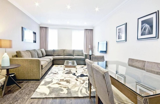 3 bedroom apartment in South Kensington