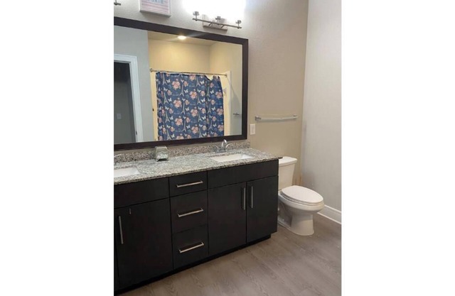 3-bedroom apartment in tranquil Spring with fitness room, AC. Enjoy