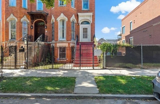 3-bedroom apartment in phenomenal Chicago with WiFi, AC