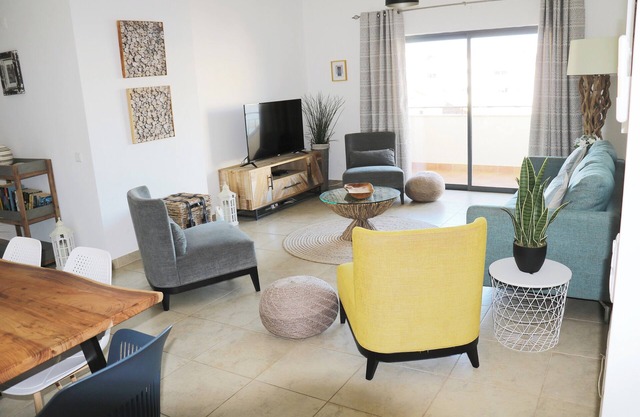 3-Bedroom Apt, Sleeps 6, Pool, Gym & Jacuzzi