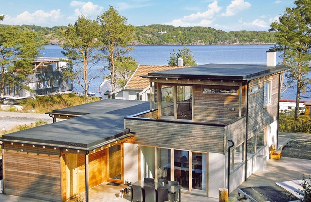 3 bedroom awesome home in Mosterhamn