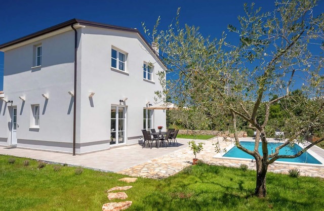 3 bedroom awesome home in Paldigija