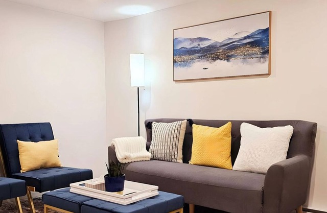 3 Bedroom Basement Suite Walking Distance to UofA Hospital. Family Friendly!