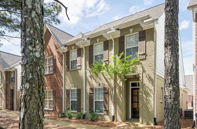 3 Bedroom + Bunkroom Near the Square and Campus!