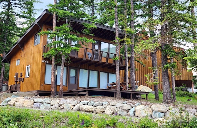 3-Bedroom Cabin Right at the Center of the Mountain Village