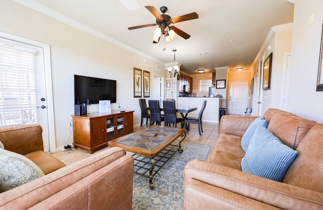 3-bedroom condo in beautiful Davenport, close to Disney/2 pools, fitness room