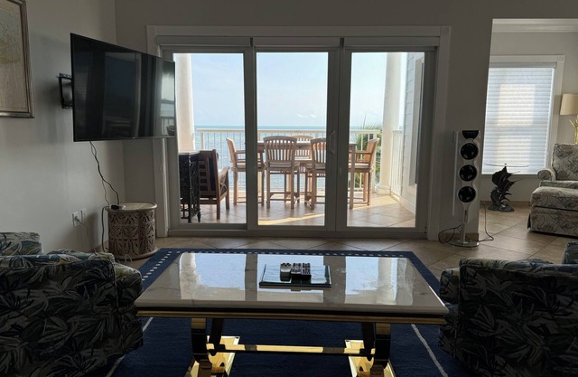 3-bedroom condo in Key West with 180 degree Ocean View/Marina View Cold AC, WiFi