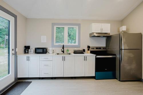 3-Bedroom Cottage #10 - Sand Bay
