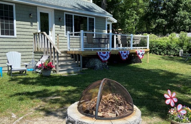 3 bedroom Cottage at Waters Edge with Spectacular view of water and mountains