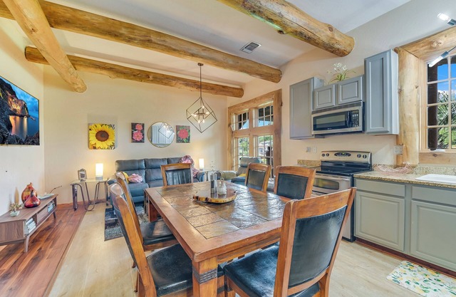 3 bedroom cottage, peaceful and private, with pool, fitness, flowers and nature