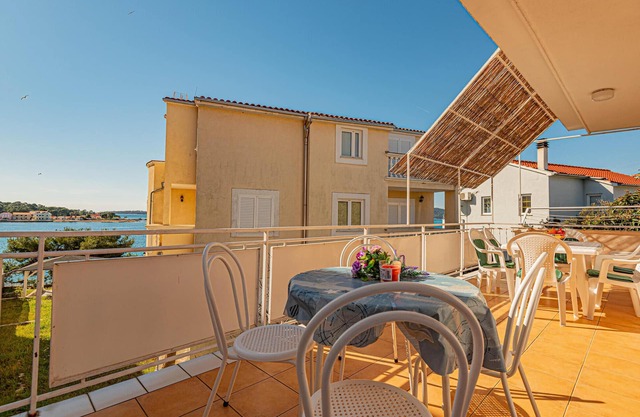 3 bedroom cozy apartment in Brodarica