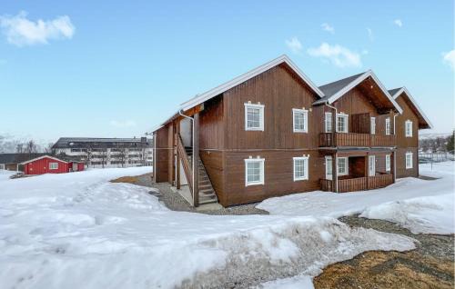 3 Bedroom Cozy Apartment In Gålå