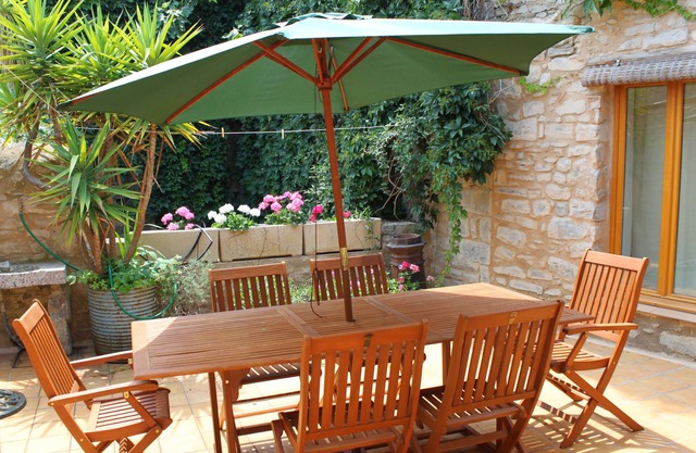 3 bedroom family house in old quarter of CESSERAS in the Minervois
