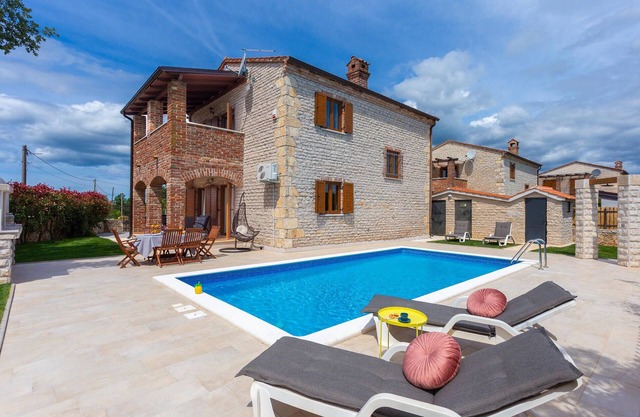 3 bedroom gorgeous home in Cabrunici