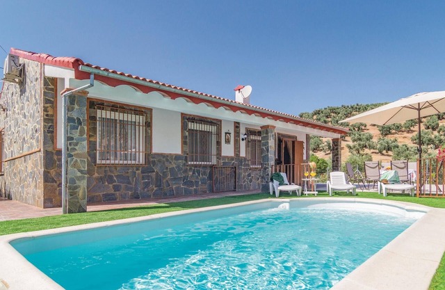 3 bedroom gorgeous home in Rute