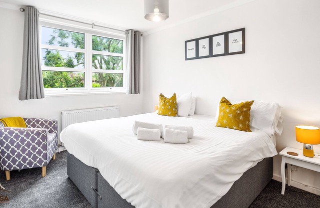 3 bedroom house - Niksa Serviced Accommodation