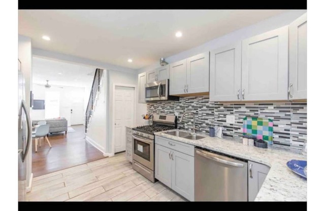 3 bedroom Home away from Home-with laundry and large outdoor deck