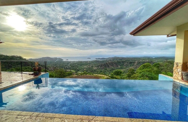 3-Bedroom Home - Vast Ocean View - Infinity Pool