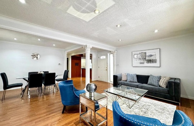 3 Bedroom Home In Ideal Location Near Yonge St