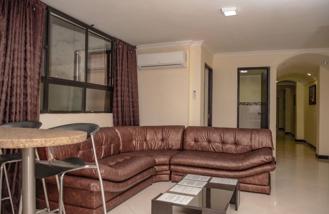 3 Bedroom Hot Tub Apt 3 Blocks From Park Lleras. Guests no charge