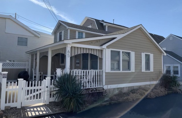 3-bedroom house beach block in Chadwick Beach, Lavalette area with AC, WiFi +
