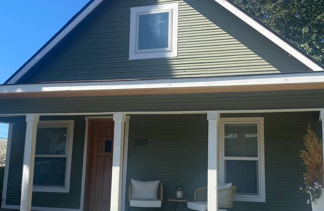 3-bedroom house downtown across from the historic Bingen Theater!