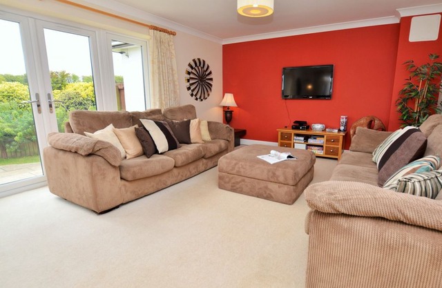 3 bedroom House in Blandford Forum - NFARB