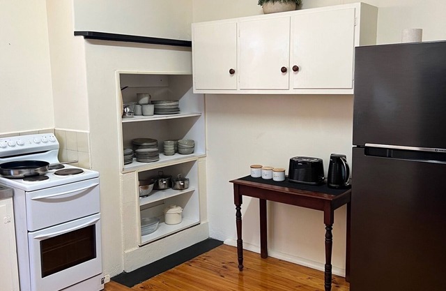3 Bedroom House, heating & cooling -17kms to Port Pirie - Pet Friendly.