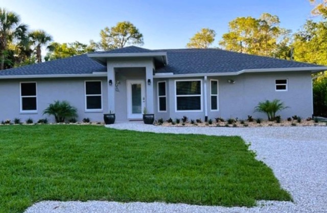 3-bedroom house in awesome Naples with Heated Pool and Hot tub, AC, WiFi