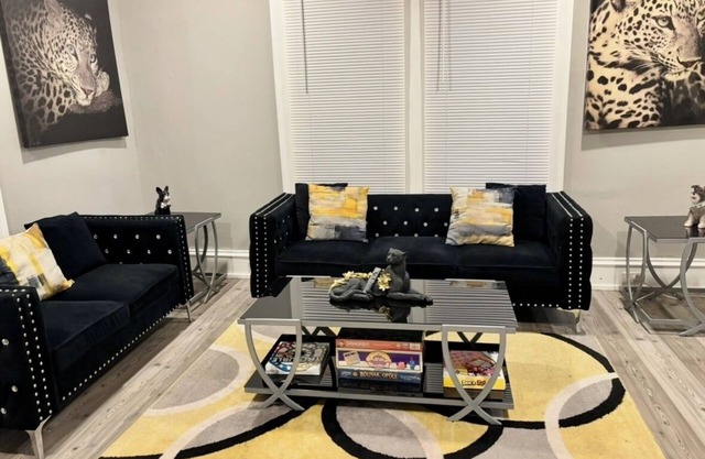 3-bedroom house in charming Waycross with WiFi, AC. Start your vacation now