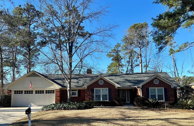 3-bedroom house in Martinez.3.5 miles from the Masters!