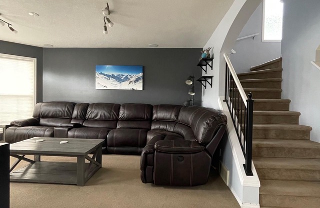3 Bedroom House Located Close to Spruce Meadows!