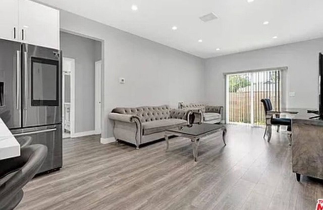 3-bedroom house right next to Burbank Hollywood Airport!