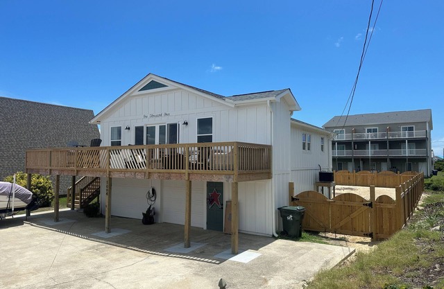 3-bedroom house in amazing Atlantic Beach with beach access and ample parking