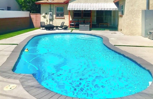 3-bedroom house with pool near Sofi in Inglewood with AC, WiFi. Enjoy your stay