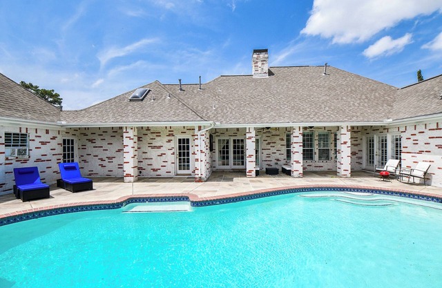 3-bedroom Houston house with Pool, WiFi, & Home Theater. Start your getaway now