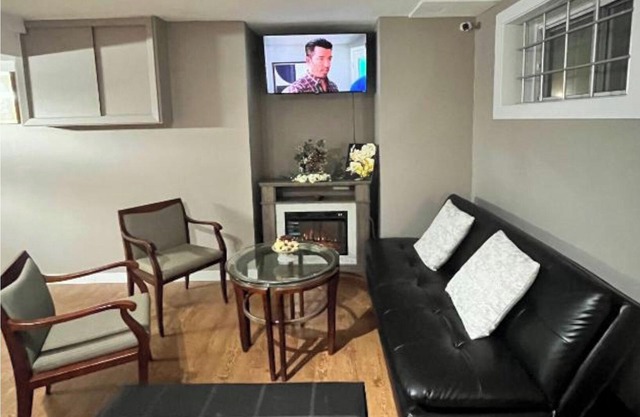 #3-Bedroom in a quiet and nice home to stay in West Edmonton Area