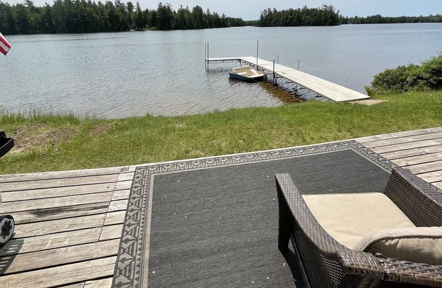 3 Bedroom, Lakefront, swimming, fishing, ATV, boating, 20 min from Marquette